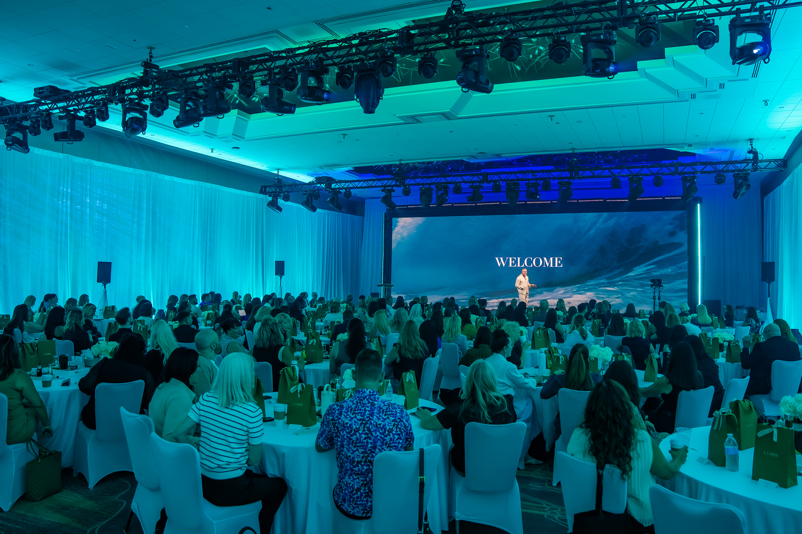 Conference arrival atmosphere